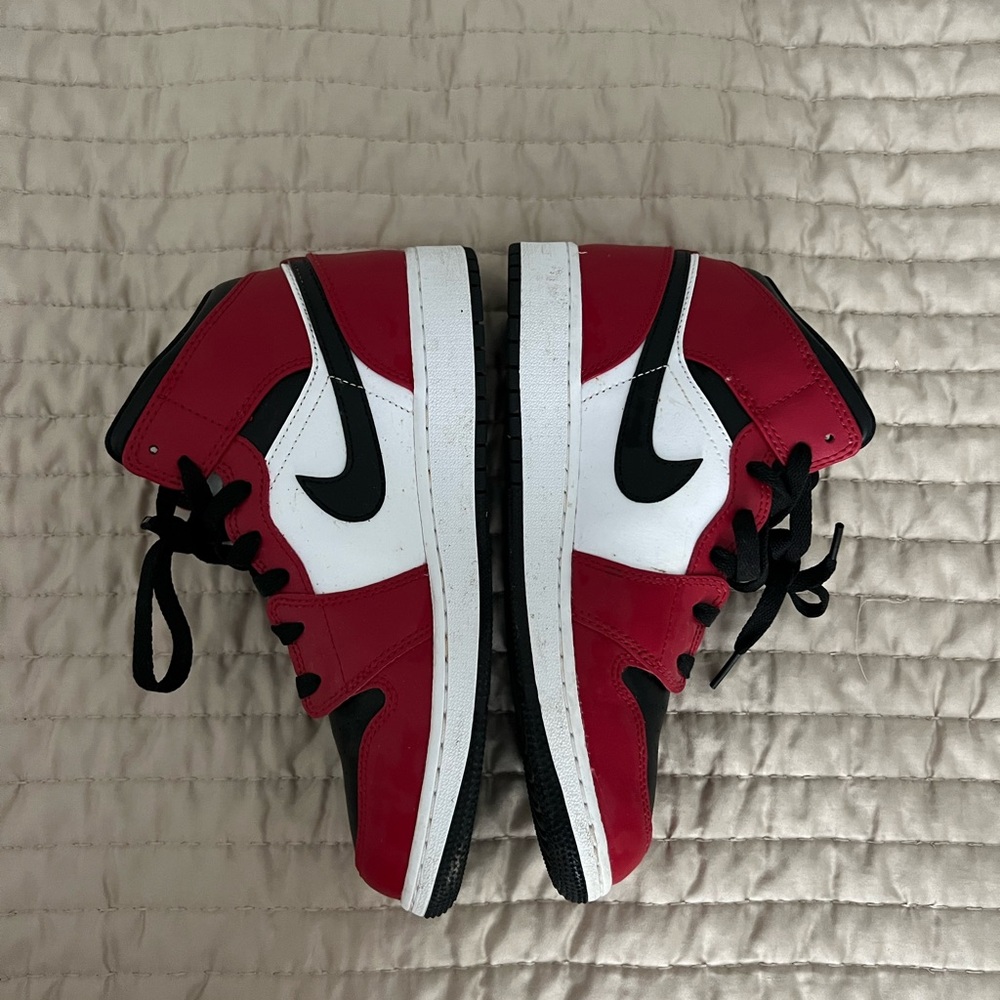 Nike Jordan 1s Mids Red/White/Black W7.5/6M/6Y